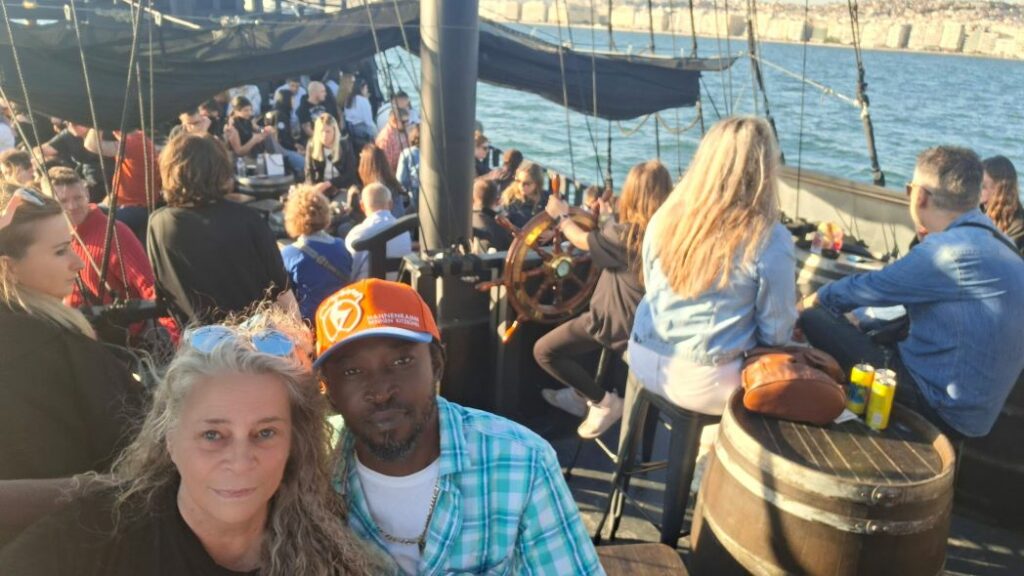Piratenschiff Black Pearl in Thessaloniki mit Captain Jack Sparrow